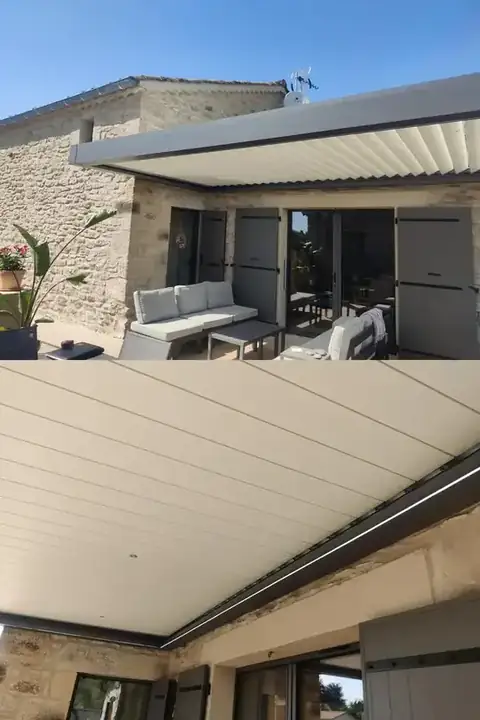 Une pergola avec éclairage LED multicolore