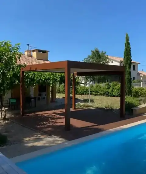Une pergola dans une teinte naturelle