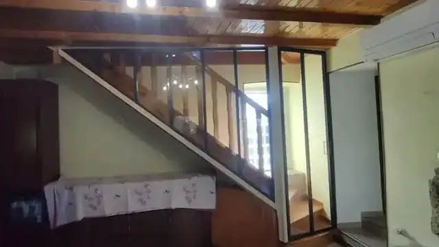 Une verrière d'intérieur pour cloisonner un escalier